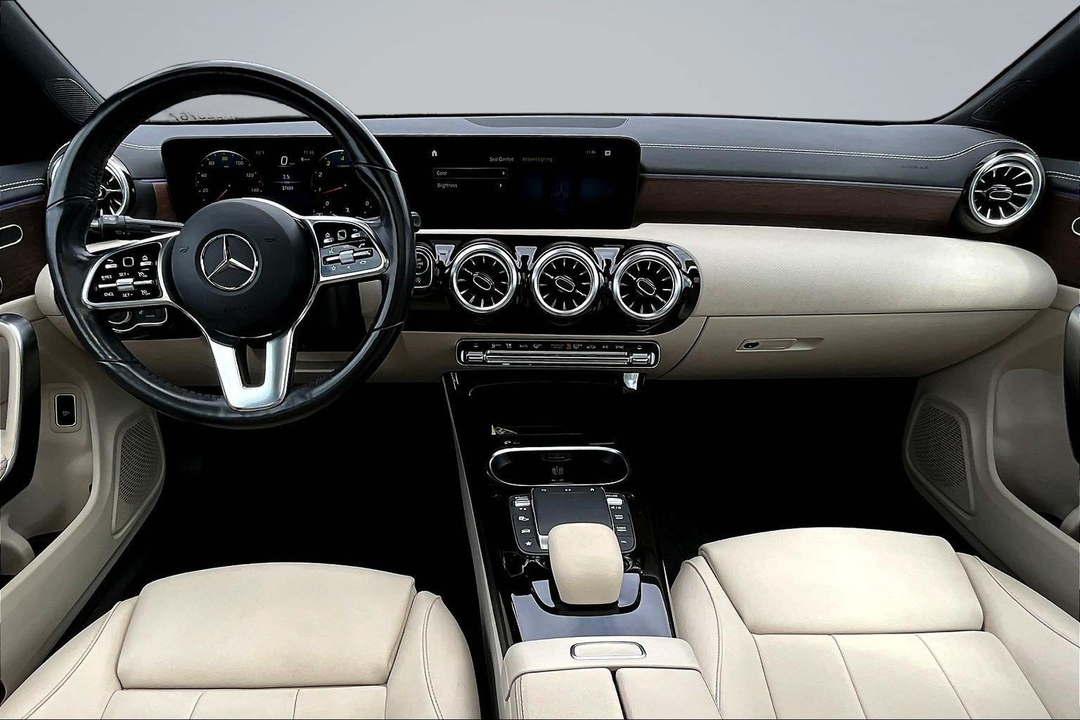 Used 2023 Mercedes-Benz CLA 250 4MATIC w/ Premium Package image 6