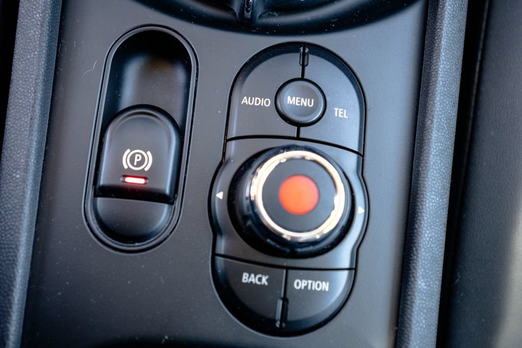 Used 2016 MINI Cooper Clubman FWD image 22