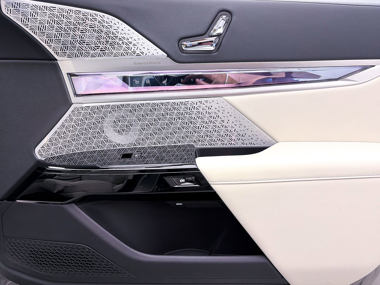 Used 2024 BMW 760i xDrive AWD/4WD image 42