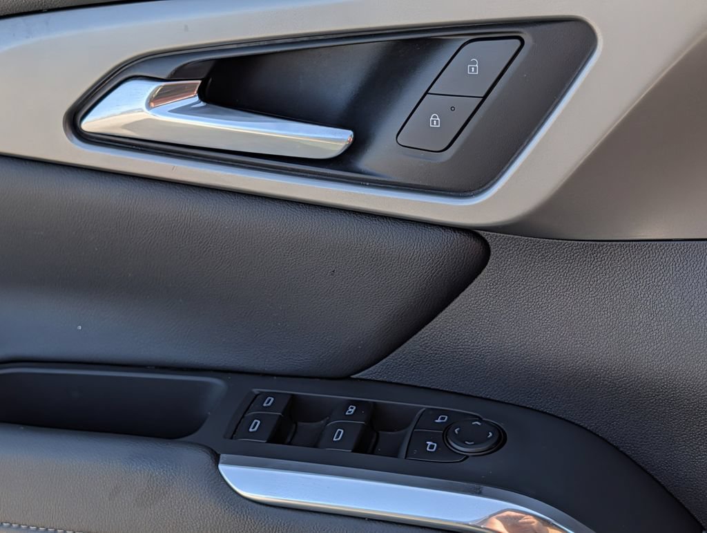 Used 2025 Chevrolet Traverse LT FWD image 23