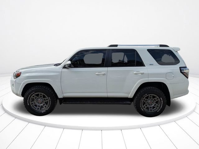 Used 2021 Toyota 4Runner SR5 AWD/4WD image 7