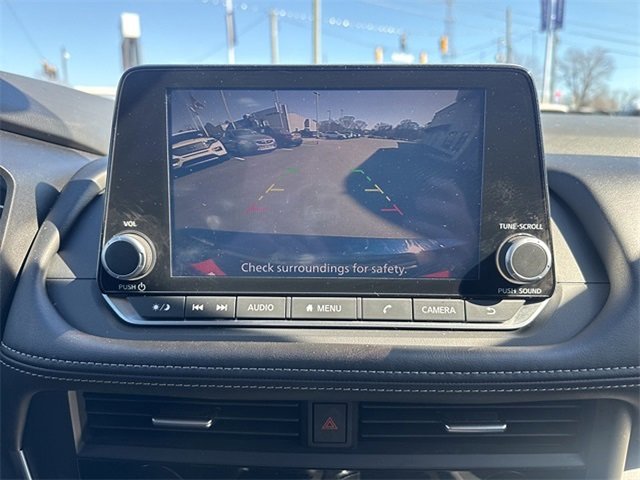 Used 2025 Nissan Rogue SV image 16