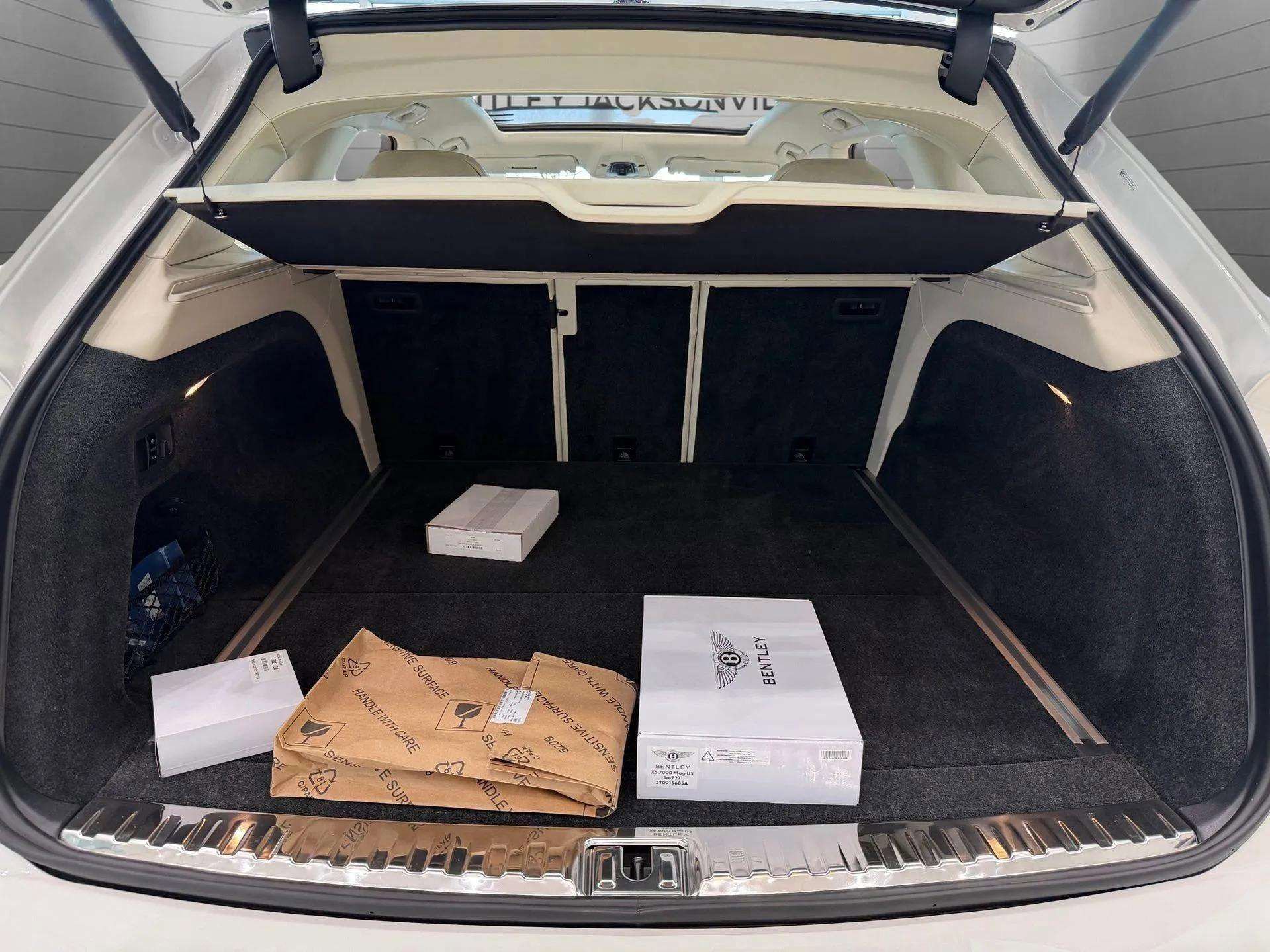 New 2025 Bentley Bentayga image 24