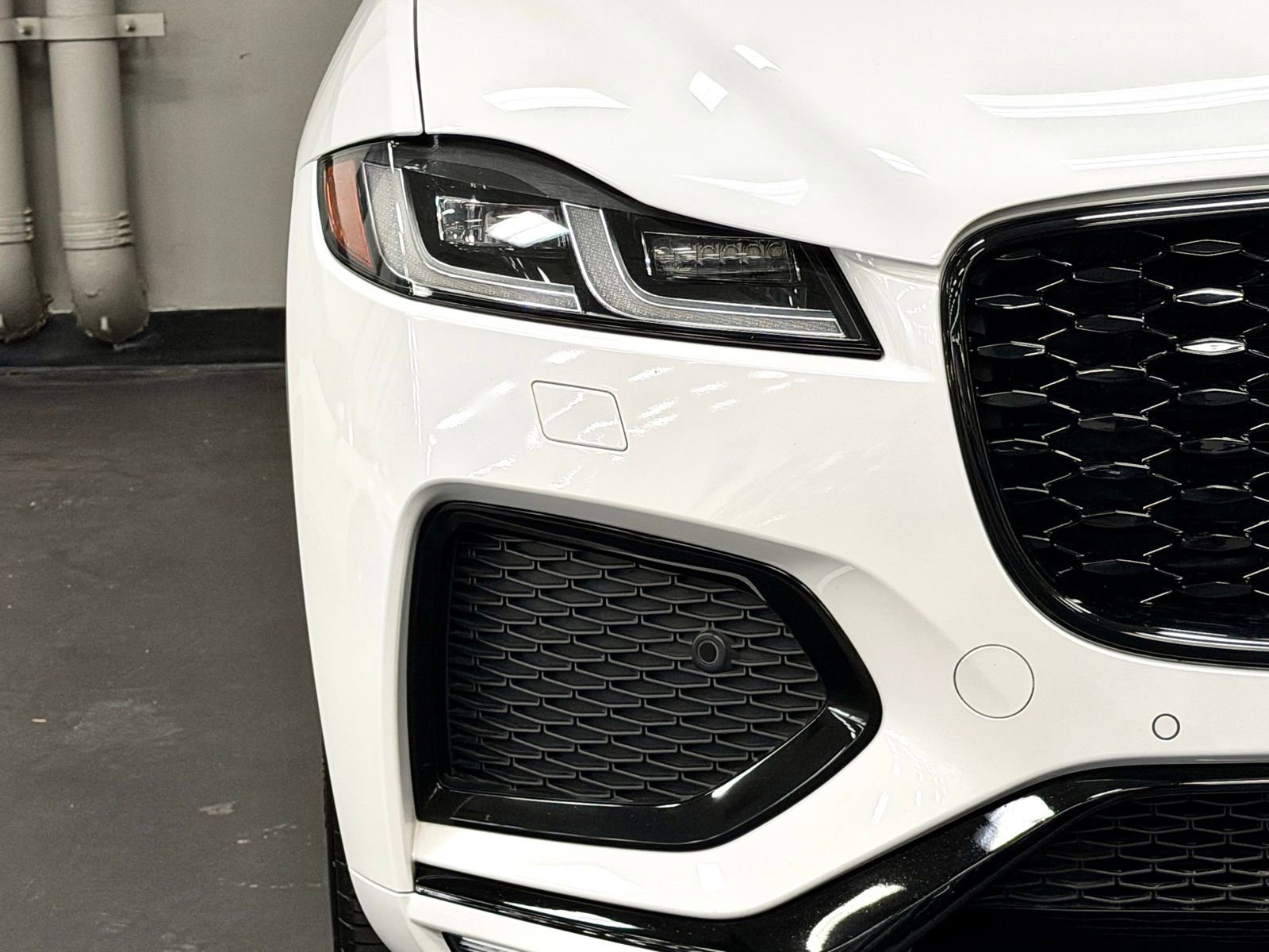 Used 2024 Jaguar F-PACE R-Dynamic S image 8