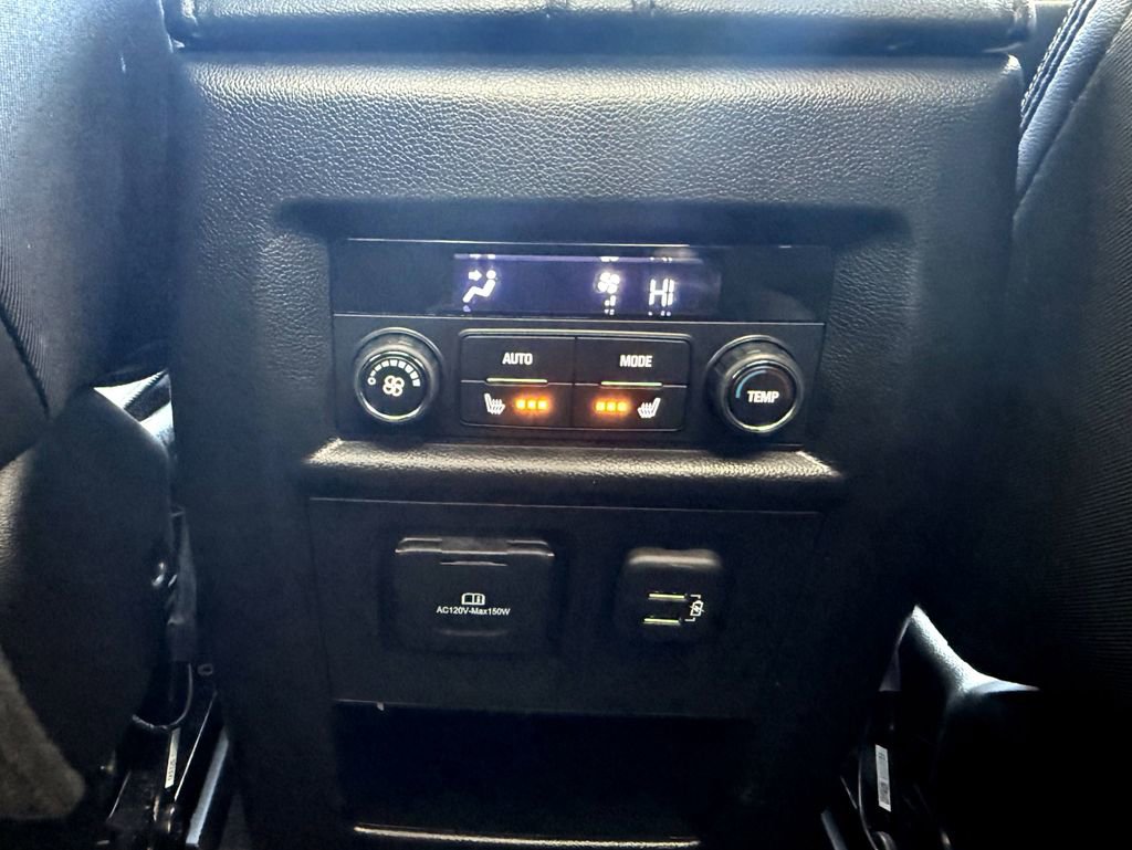 Used 2023 Chevrolet Traverse High Country image 27