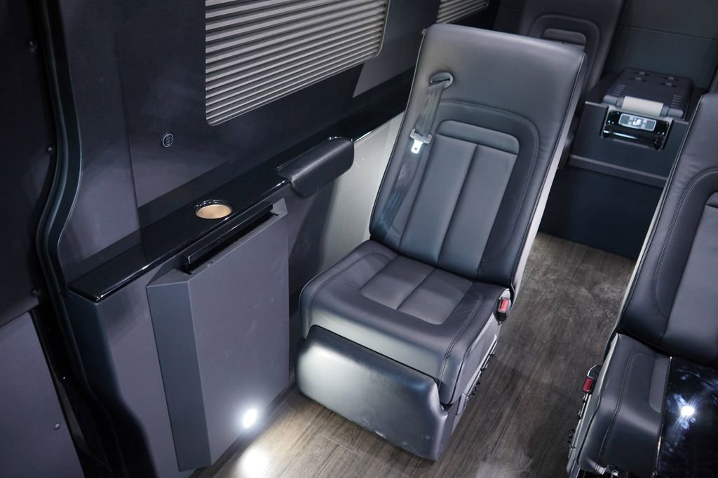 Used 2022 Mercedes-Benz Sprinter 2500 image 11