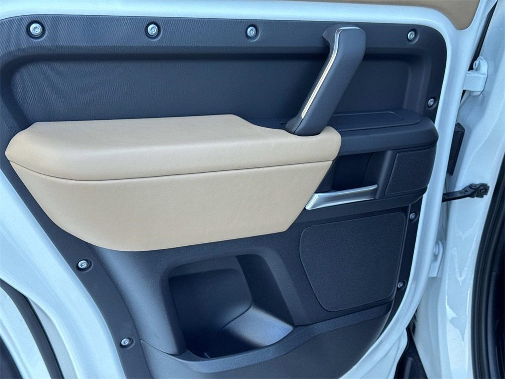 New 2026 Land Rover Defender 110 X-Dynamic SE image 11