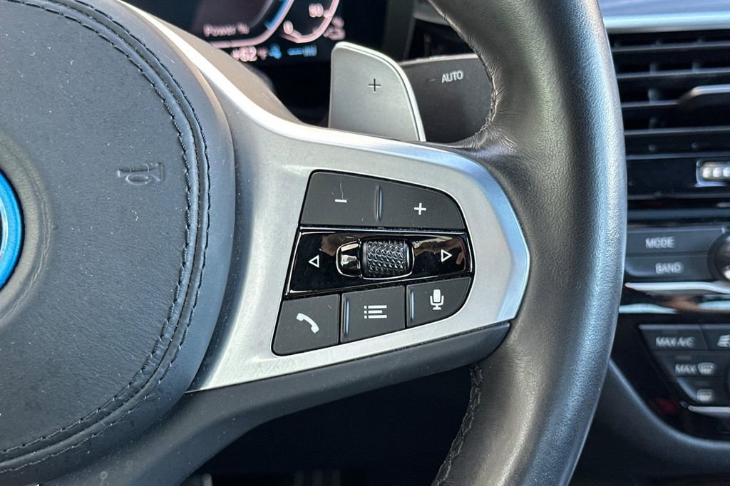 Used 2023 BMW 530e w/ M Sport Package image 28