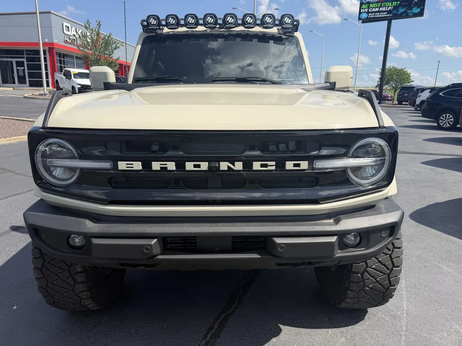 Used 2025 Ford Bronco Outer Banks AWD/4WD image 10
