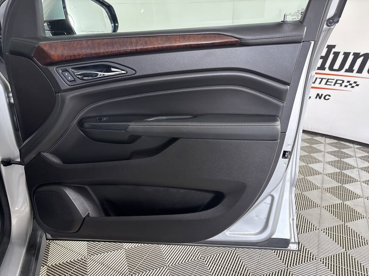 Used 2016 Cadillac SRX Luxury w/ Driver Awareness Package FWD image 27