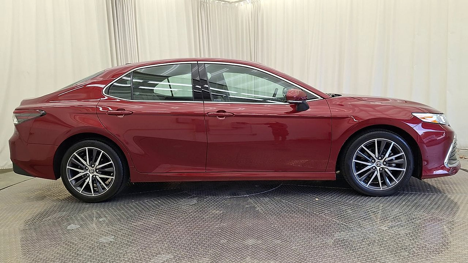 Certified 2021 Toyota Camry XLE AWD/4WD image 7