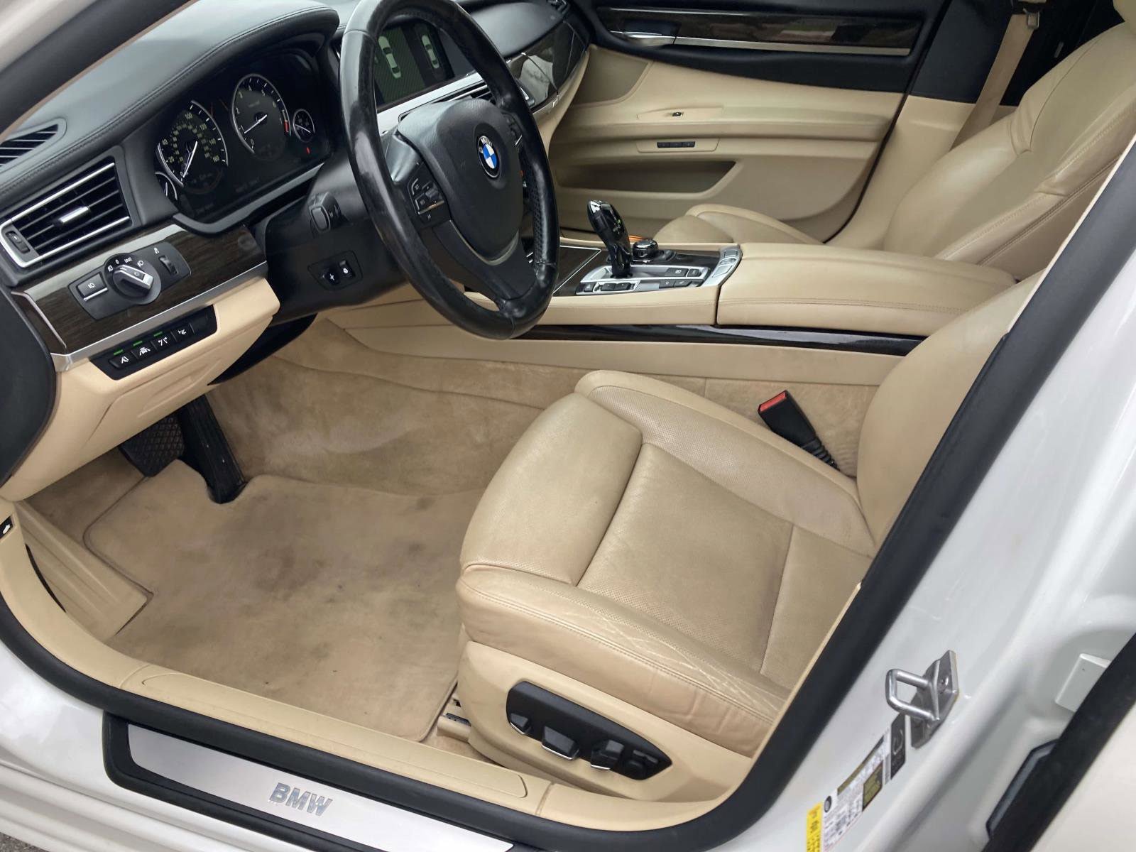 Used 2013 BMW 750Li RWD image 21