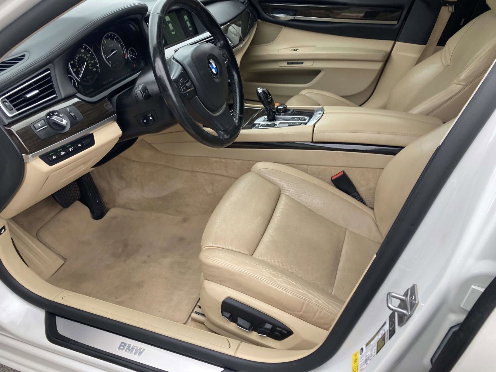 Used 2013 BMW 750Li RWD image 21
