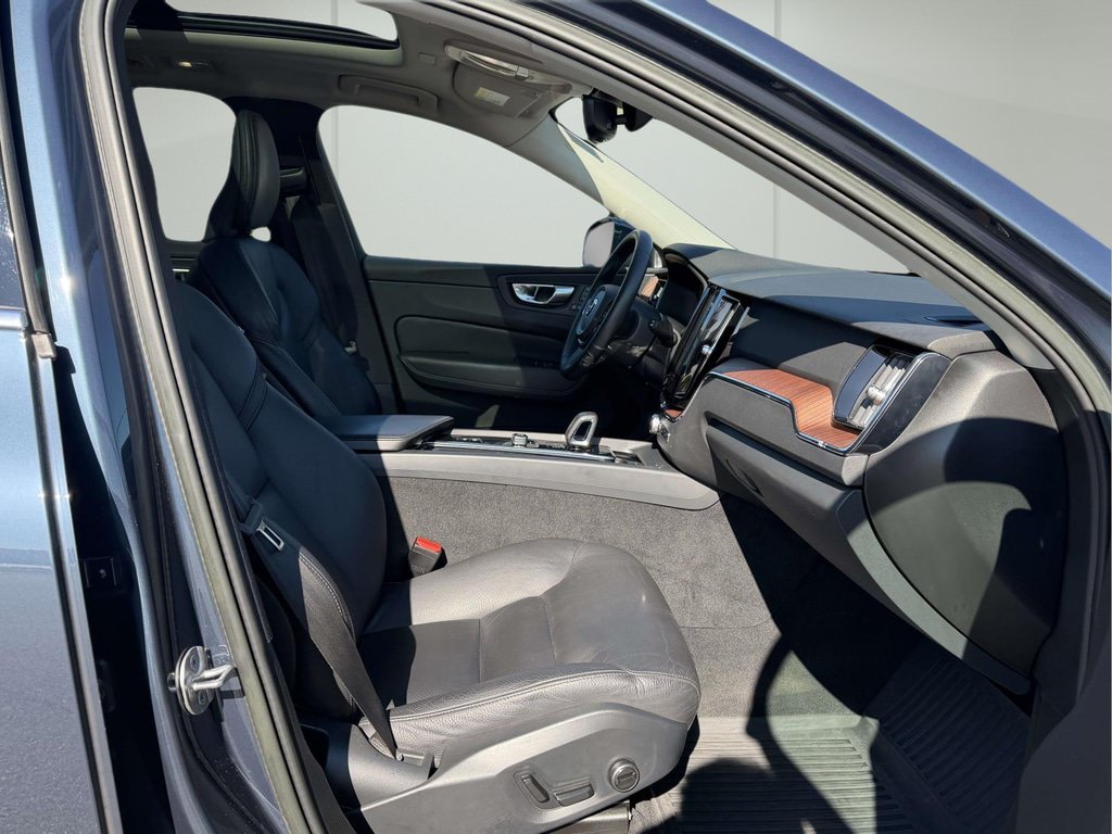 Used 2023 Volvo XC60 B5 Plus w/ Protection Package Premier AWD/4WD image 11
