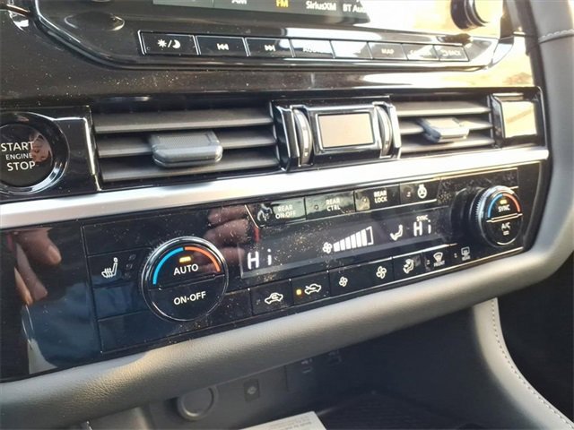 New 2025 Nissan Pathfinder SL w/ Black Appearance Package image 14