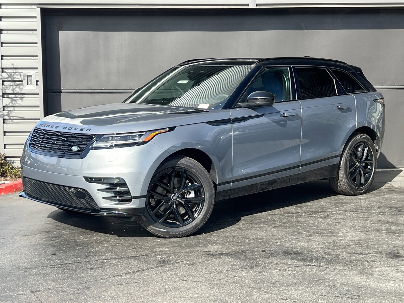 New 2025 Land Rover Range Rover Velar Dynamic SE AWD/4WD video 1