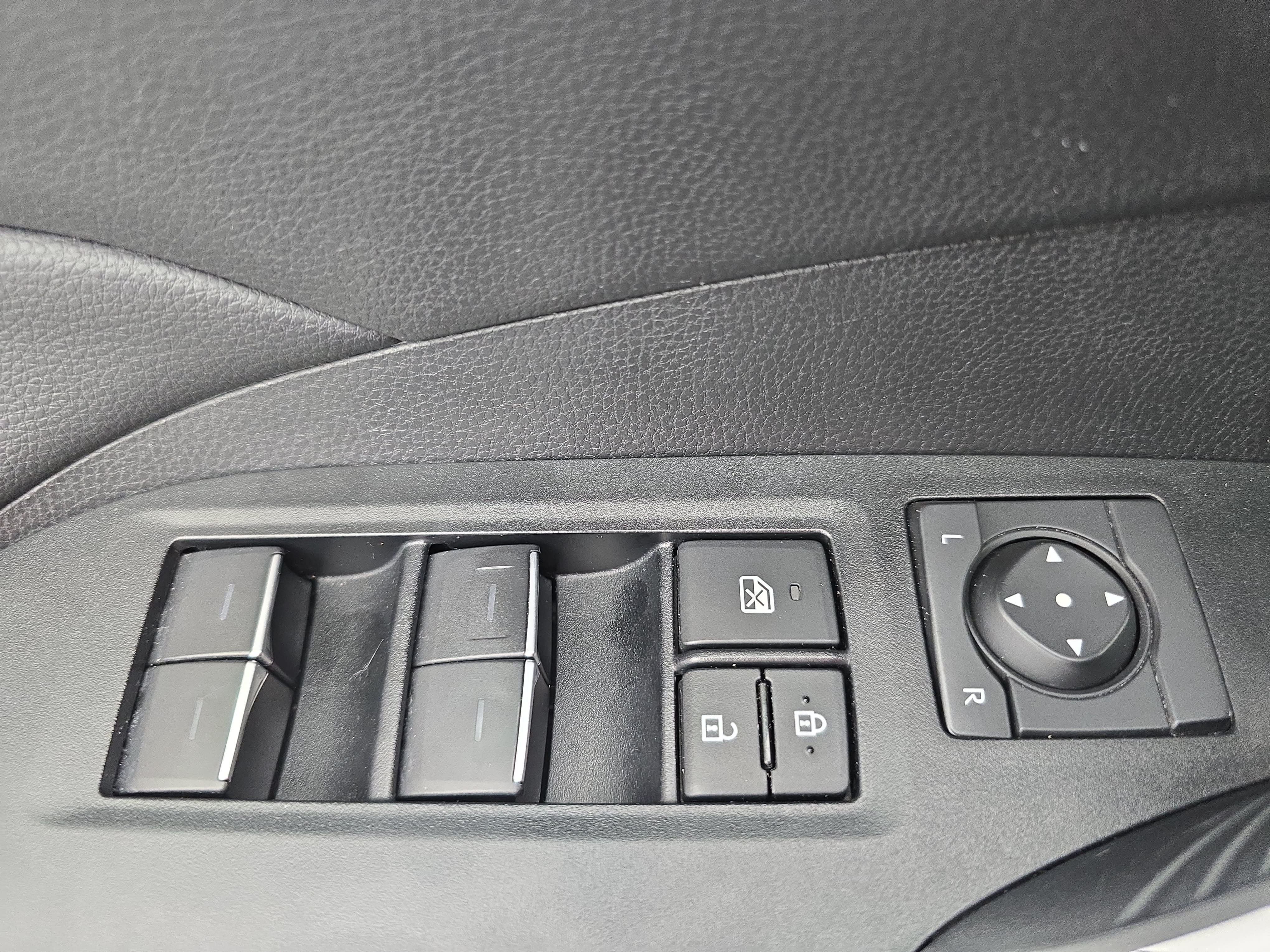 Used 2025 Toyota RAV4 XLE FWD image 26
