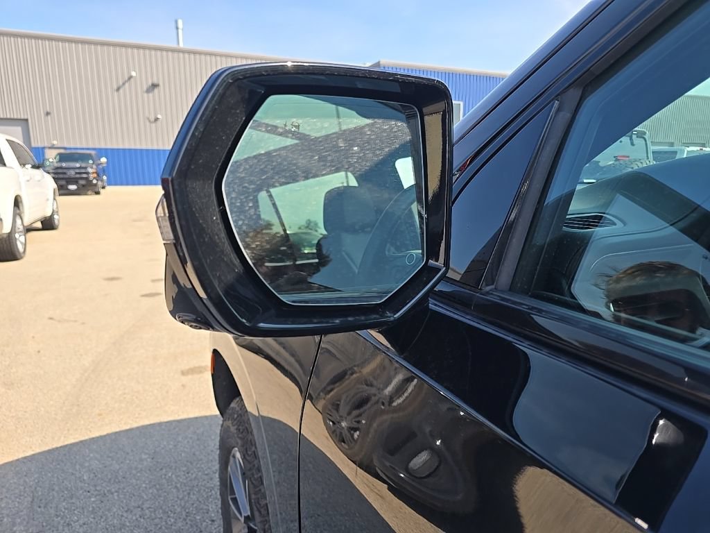 Used 2023 Chevrolet Tahoe Z71 w/ Luxury Package AWD/4WD image 10