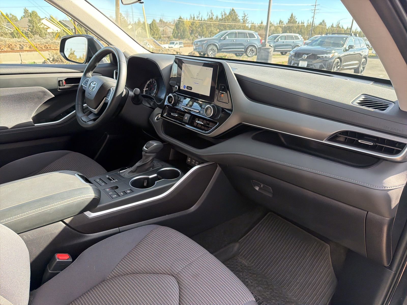 Used 2024 Toyota Highlander LE image 22