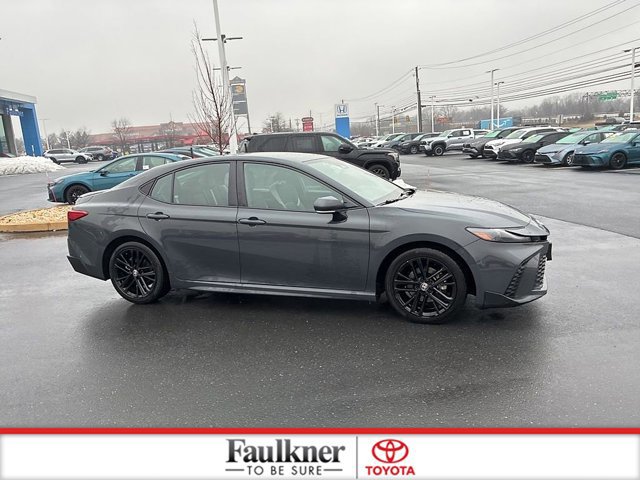 Used 2025 Toyota Camry SE image 5