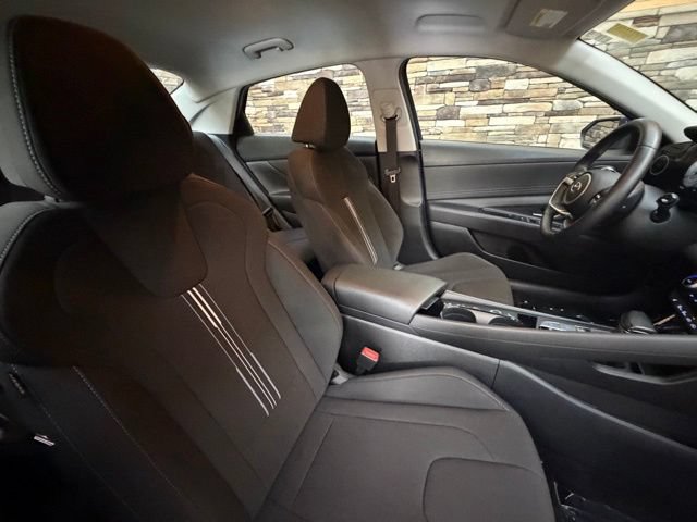 Used 2023 Hyundai Elantra SEL w/ Convenience Package FWD image 17