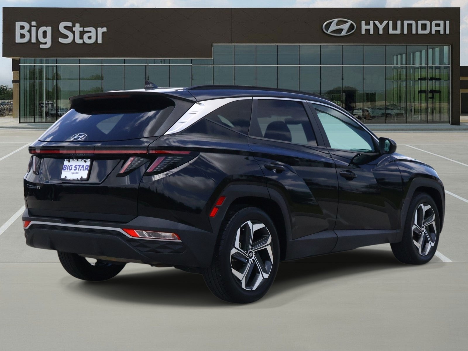 Used 2022 Hyundai Tucson SEL w/ Convenience + Premium Package FWD image 4