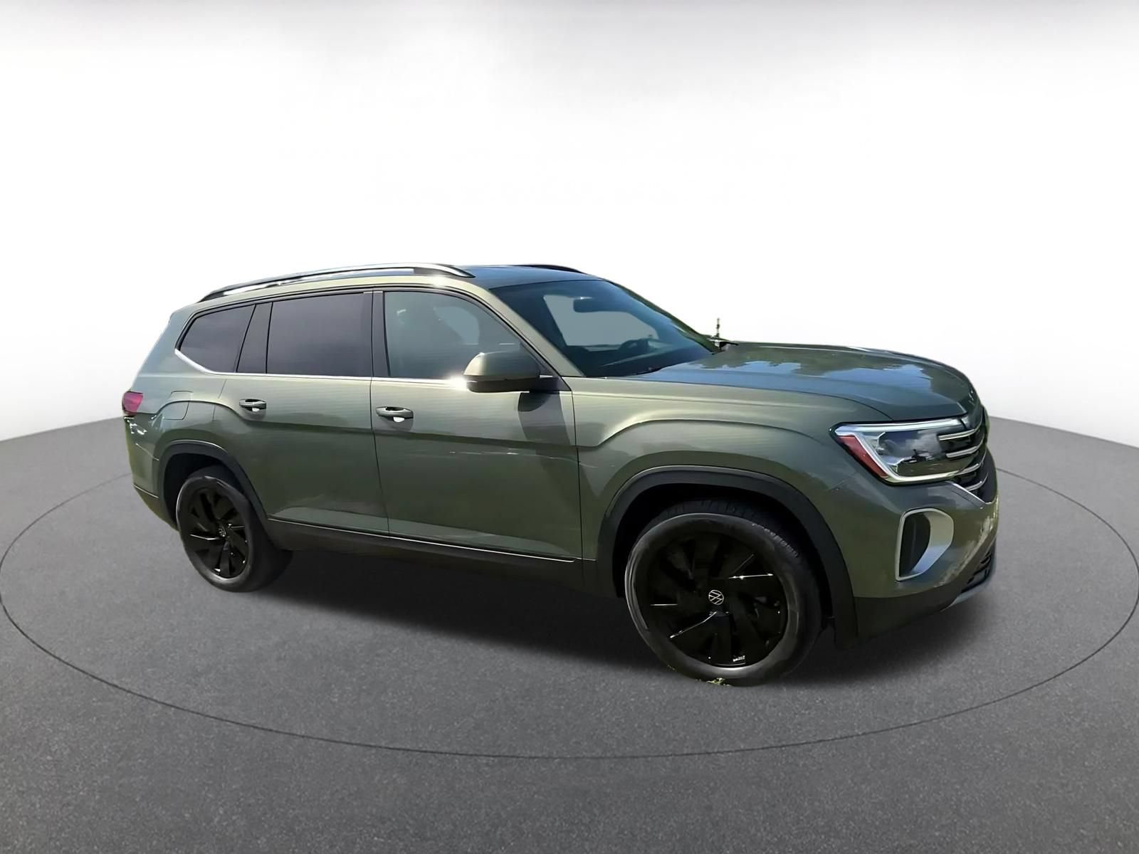 Used 2026 Volkswagen Atlas SE FWD image 2