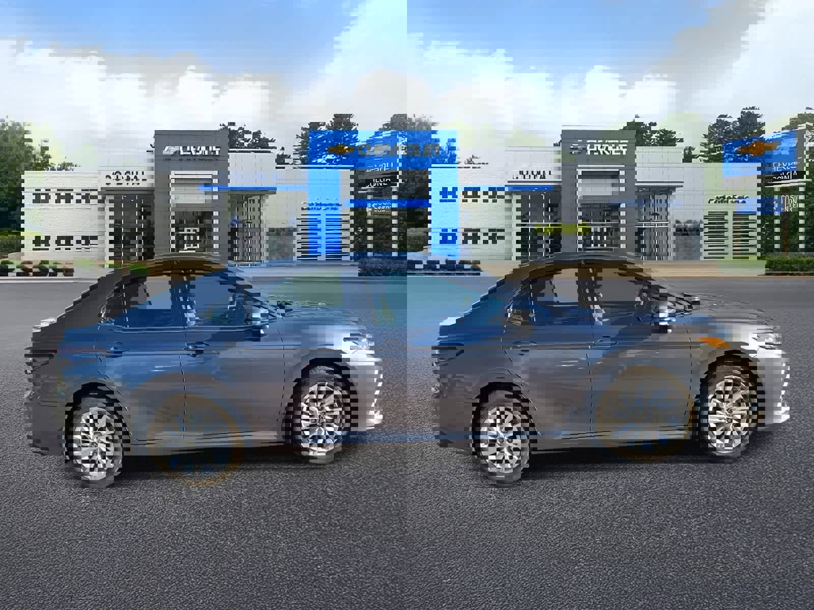 Used 2023 Toyota Camry LE image 3