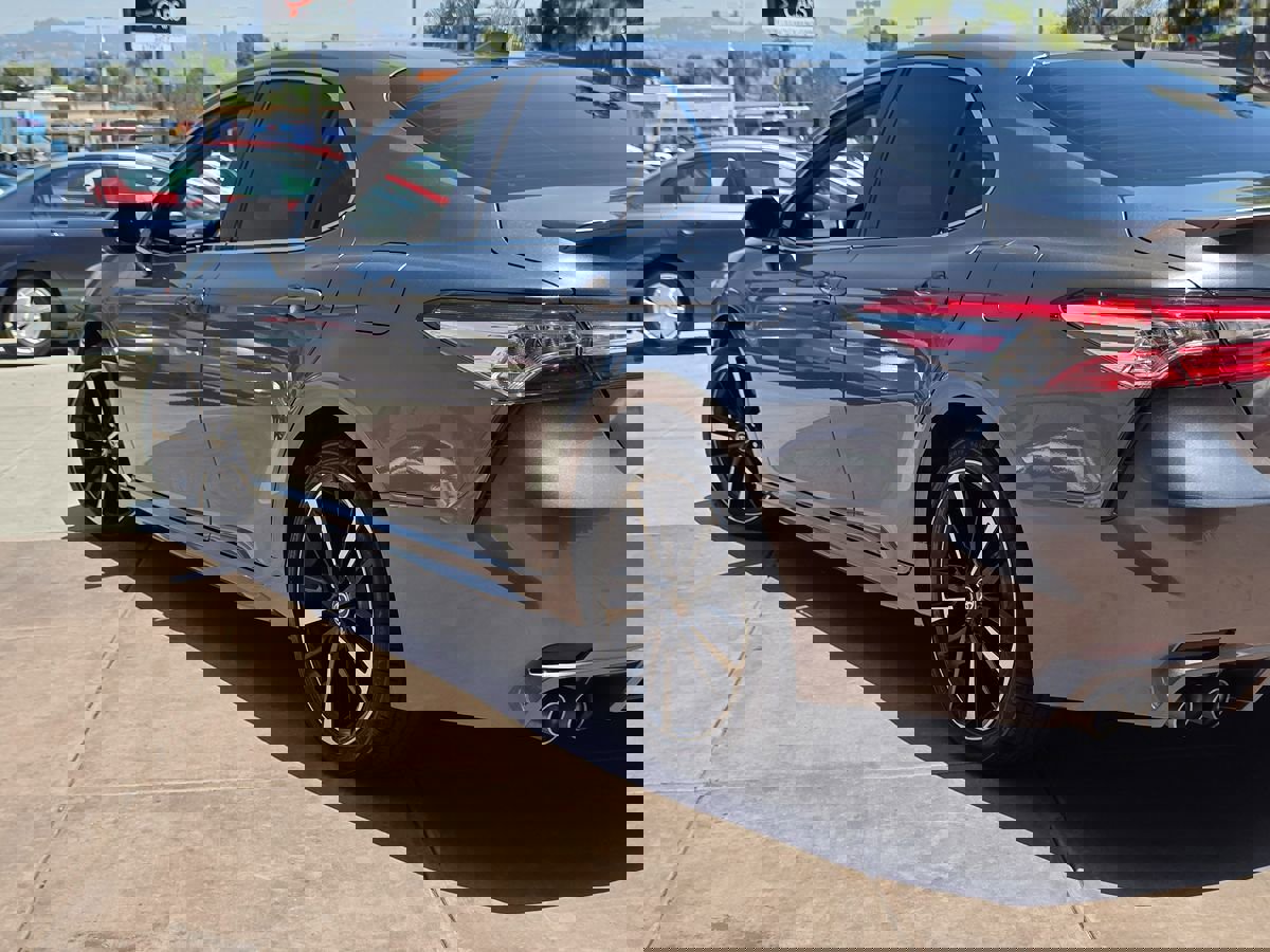 Used 2020 Toyota Camry XSE image 9