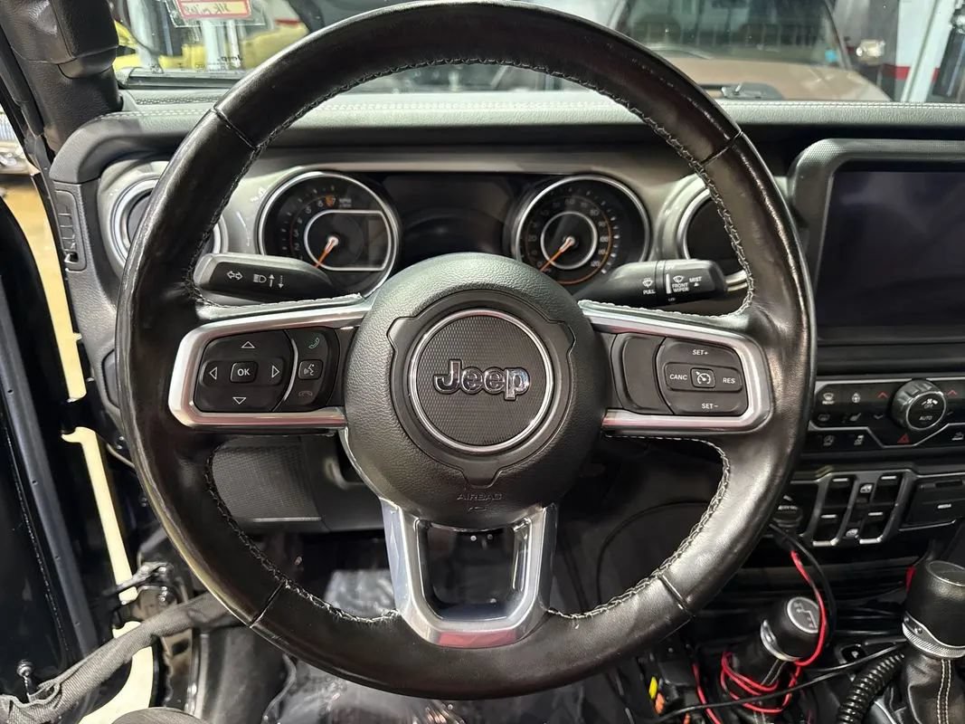 Used 2023 Jeep Gladiator Overland w/ Cold Weather Group AWD/4WD image 77