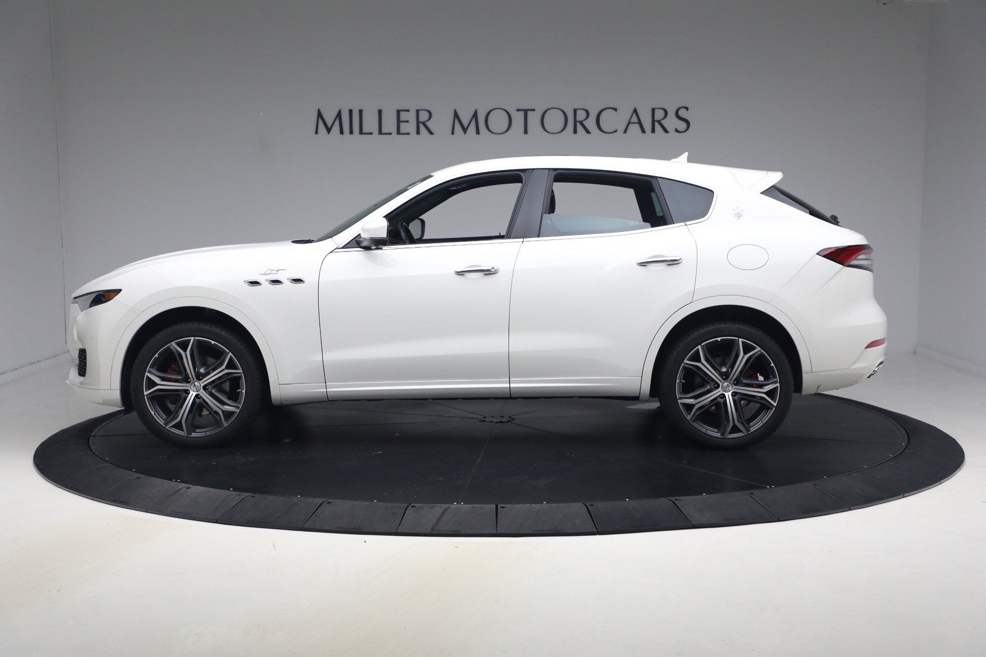 Certified 2023 Maserati Levante GT AWD/4WD image 3