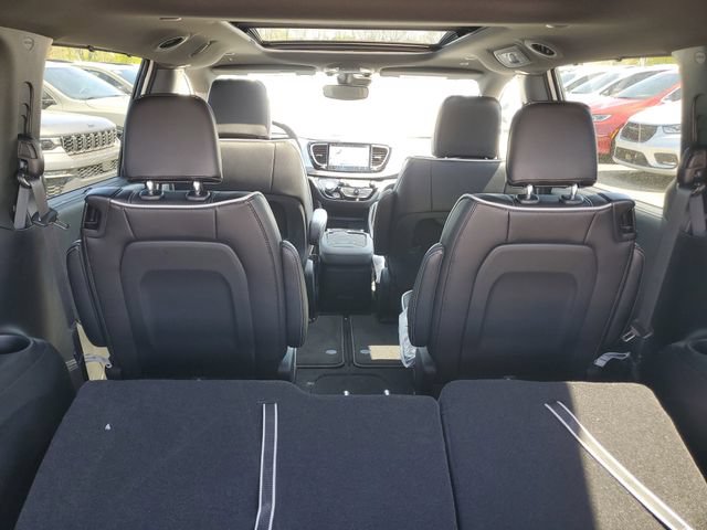 New 2026 Chrysler Pacifica Limited w/ S Appearance Package AWD/4WD image 8