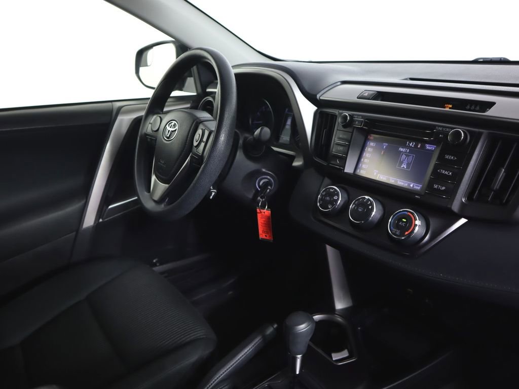 Used 2018 Toyota RAV4 LE AWD/4WD image 28