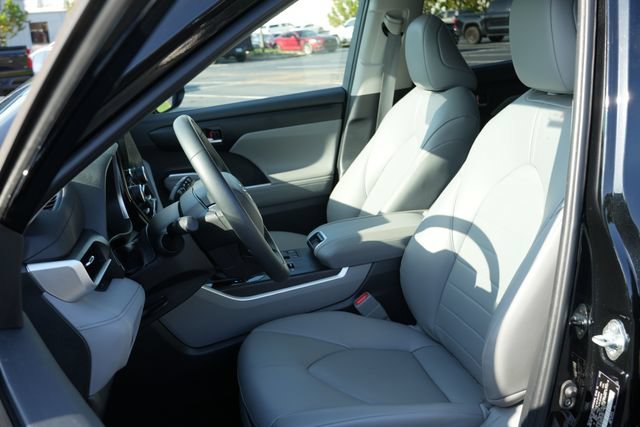 Used 2023 Toyota Highlander XLE FWD image 26