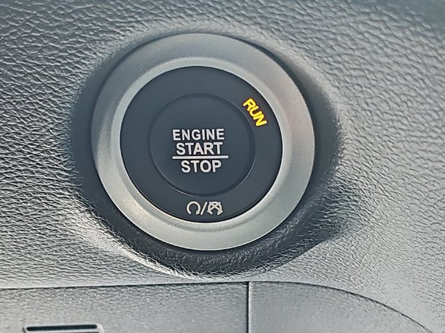 Used 2025 Chrysler Pacifica Select FWD image 18