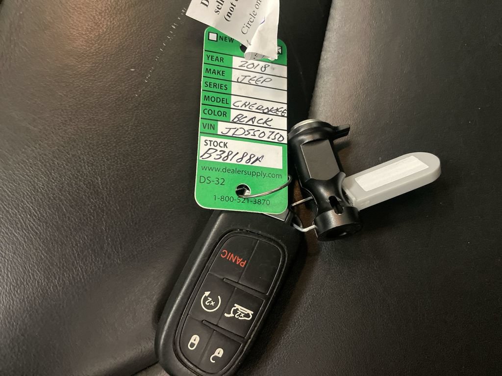Used 2018 Jeep Cherokee Limited AWD/4WD image 30