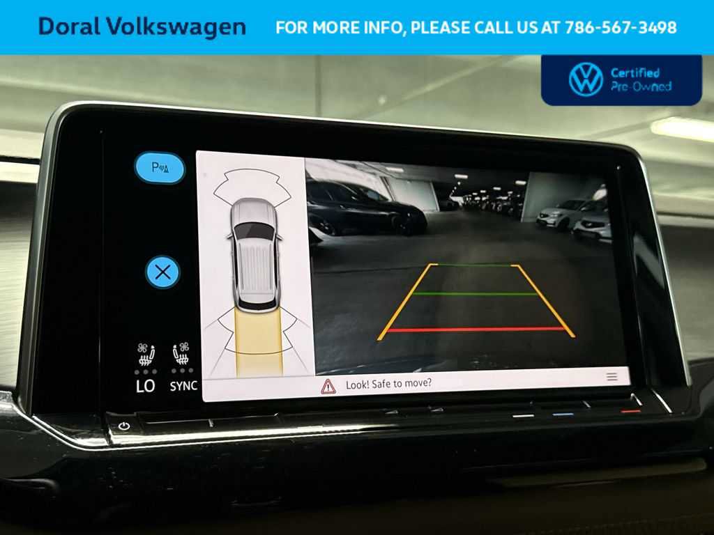 Certified 2024 Volkswagen Atlas Cross Sport SE w/ Panoramic Sunroof Package FWD image 19