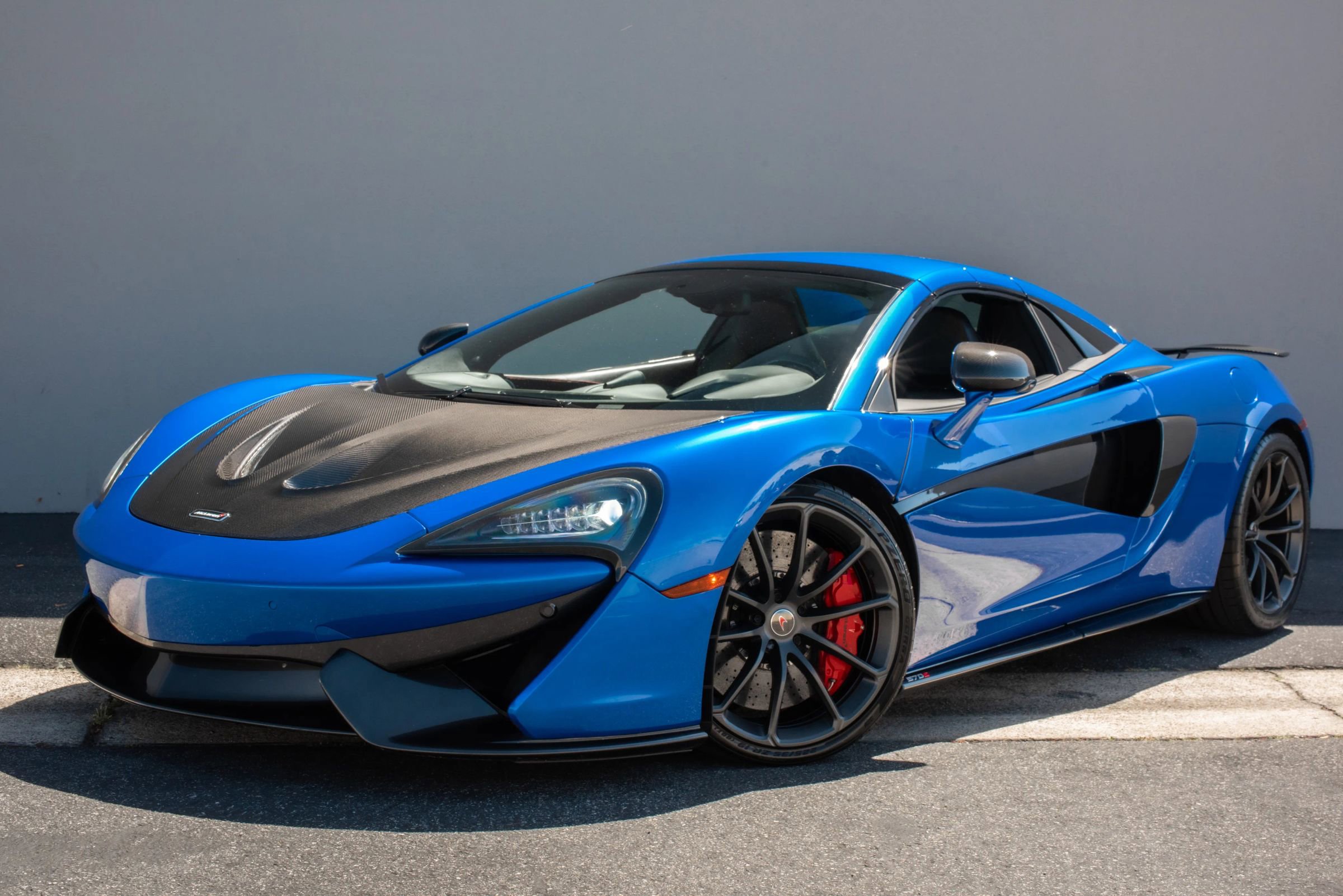 Used 2018 McLaren 570S Spider RWD image 1