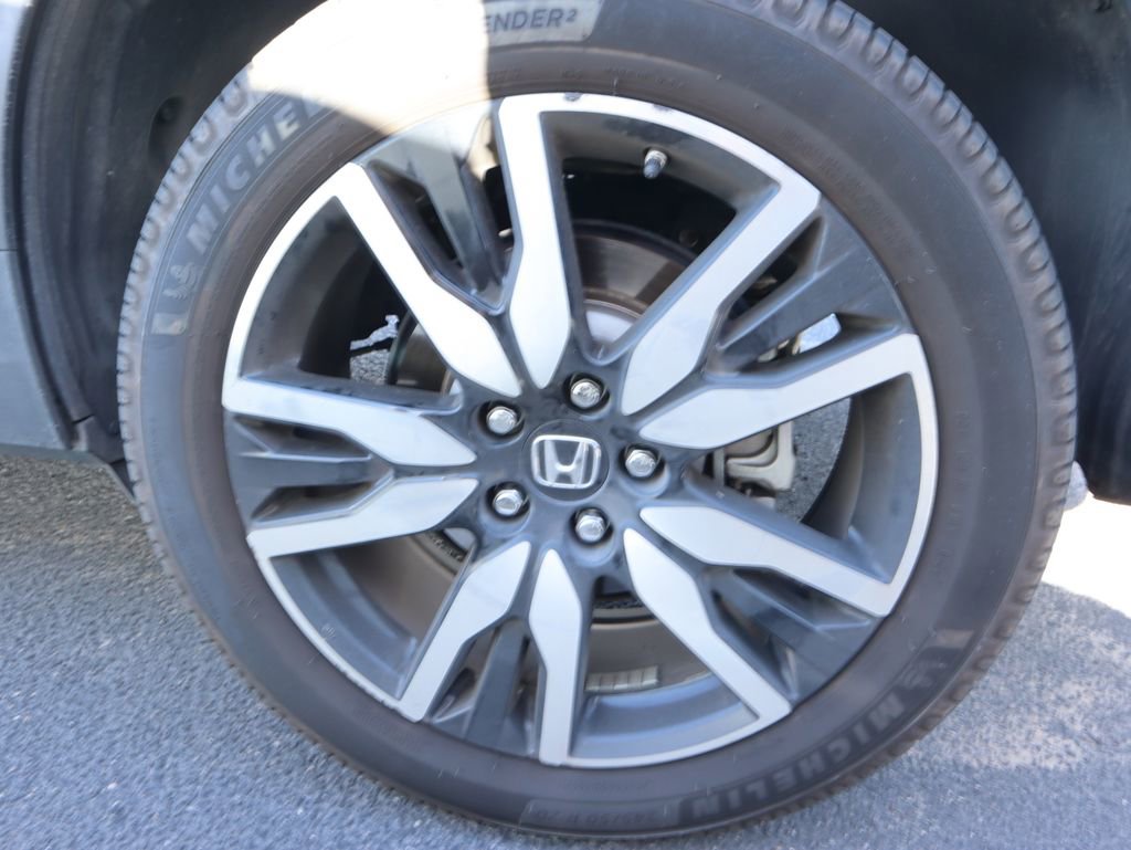 Used 2020 Honda Pilot Touring image 16