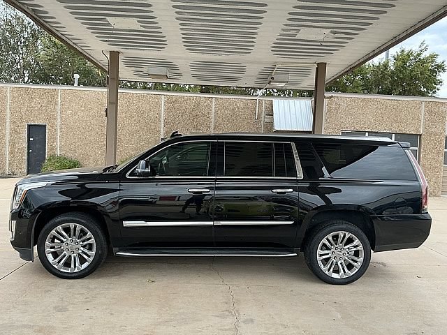 Used 2017 Cadillac Escalade ESV Luxury w/ LPO, Radiant Package RWD image 8