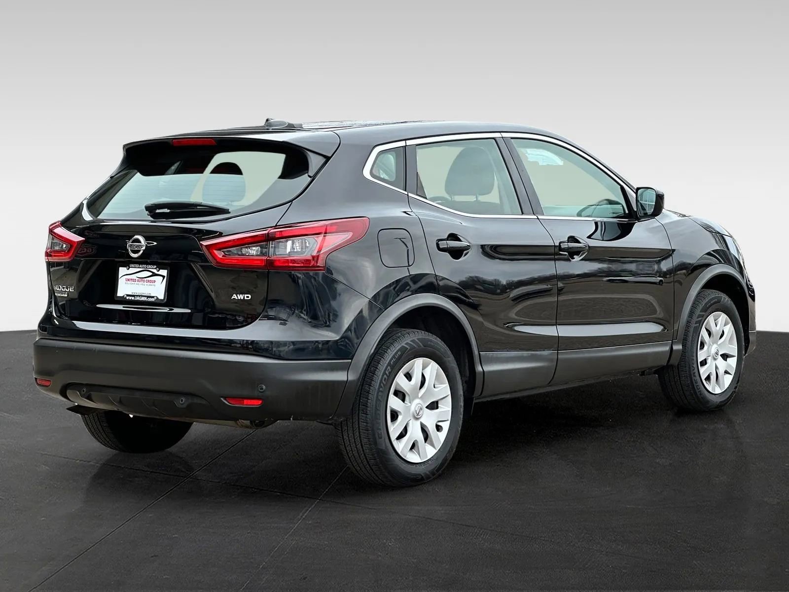 Used 2020 Nissan Rogue Sport S image 7