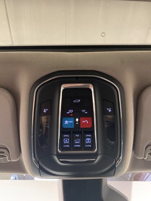 Used 2024 Jeep Wagoneer Series III w/ Premium Group I AWD/4WD image 12