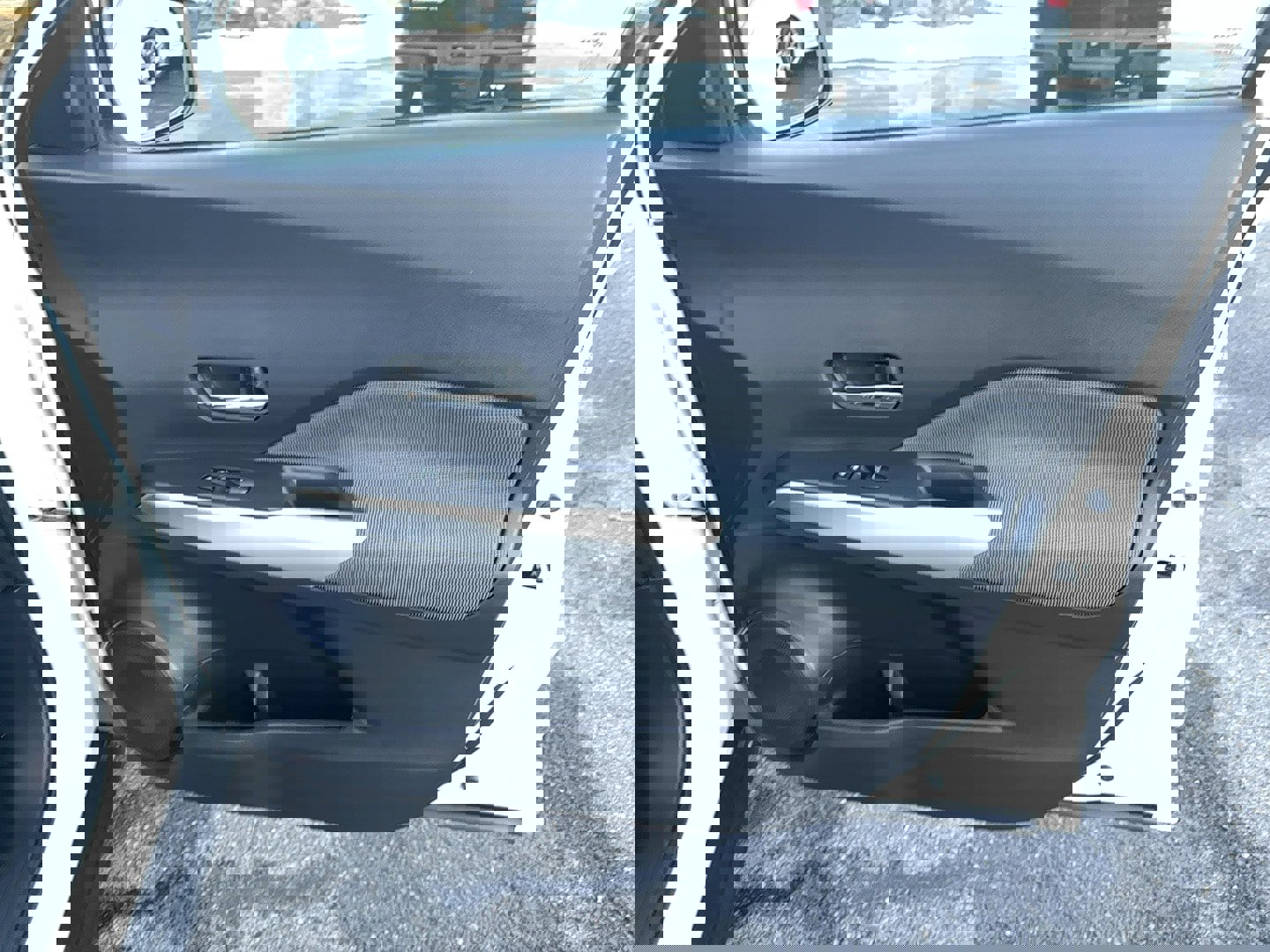 Used 2018 Nissan Kicks SV image 18