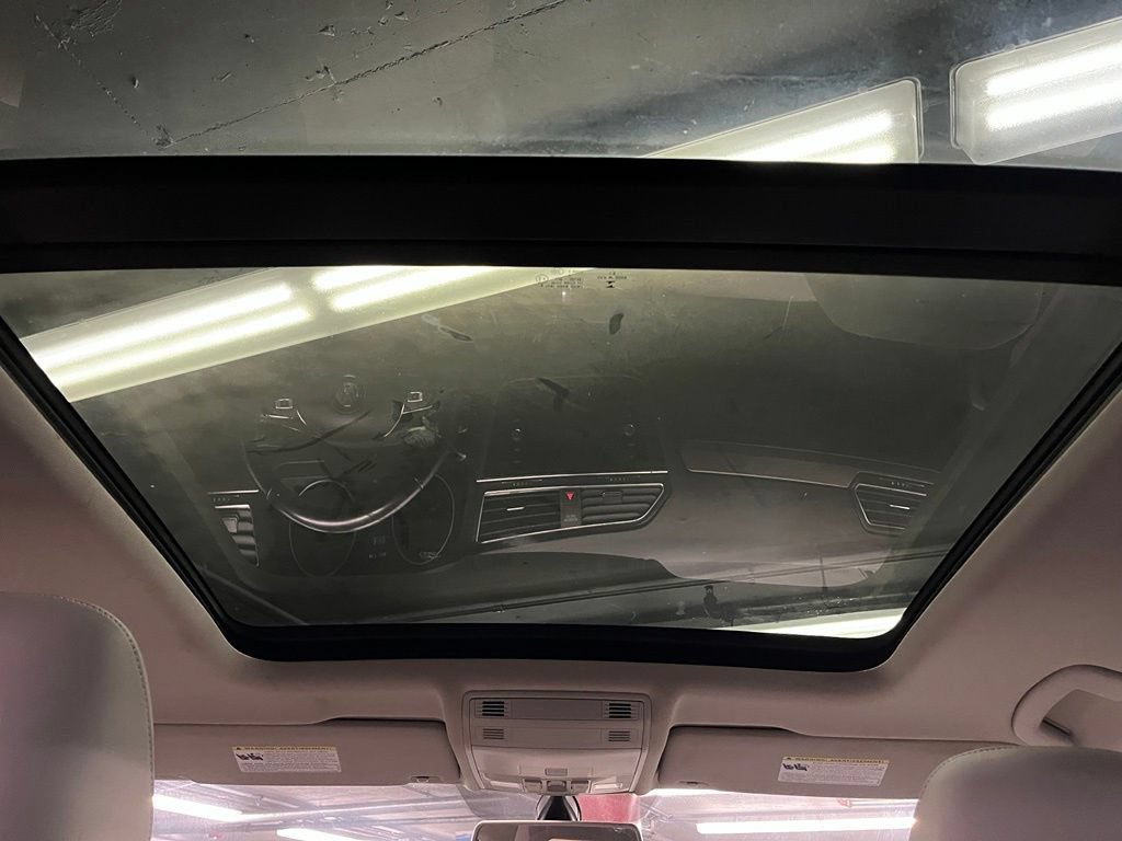 Used 2019 Volkswagen Tiguan SE w/ Panoramic Sunroof Package AWD/4WD image 8