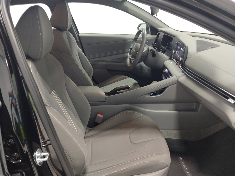 Used 2025 Hyundai Elantra Sport FWD image 21