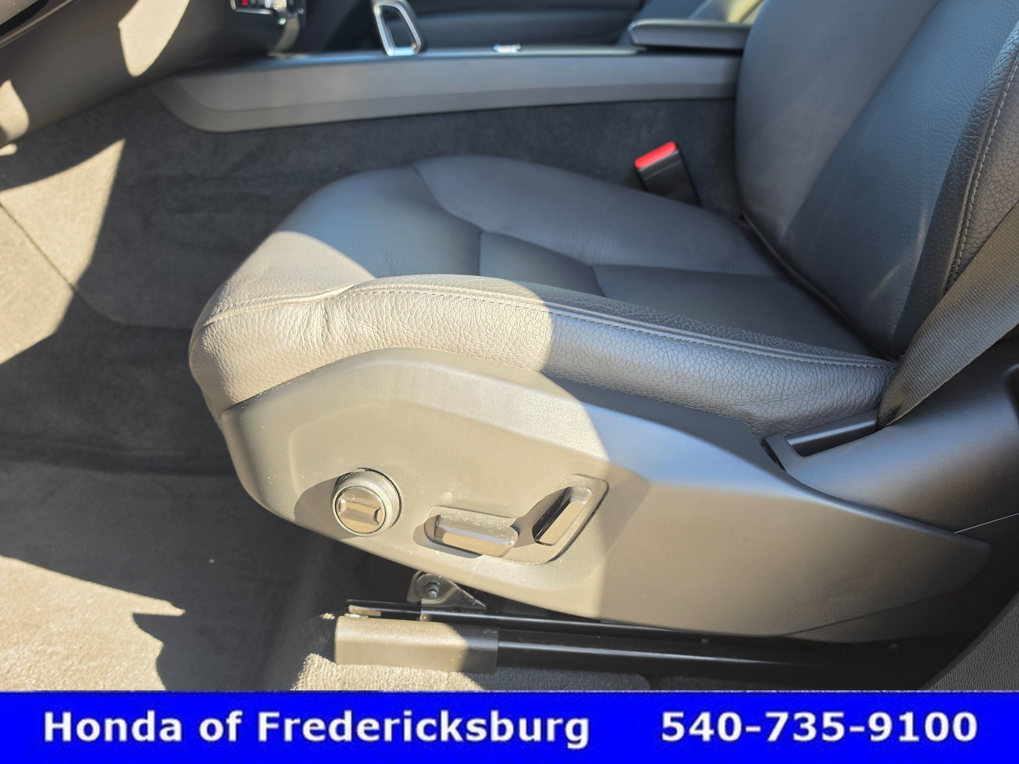 Used 2025 Volvo XC60 T8 Plus w/ Protection Package Premier AWD/4WD image 17