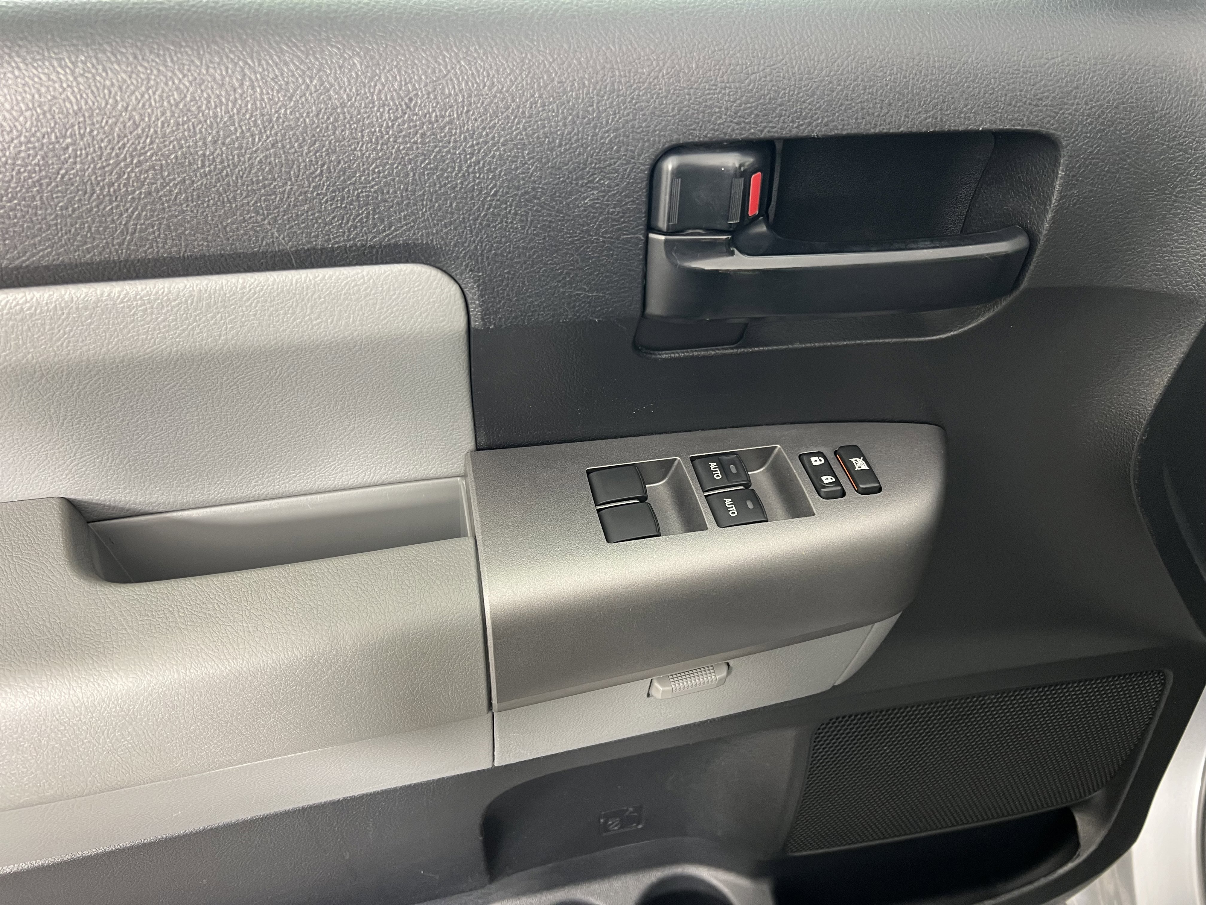 Used 2014 Toyota Sequoia SR5 w/ Premium Package AWD/4WD image 18