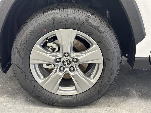 Used 2025 Toyota RAV4 LE AWD/4WD image 11