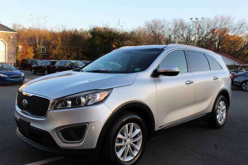 Used 2017 Kia Sorento LX w/ LX Convenience Package