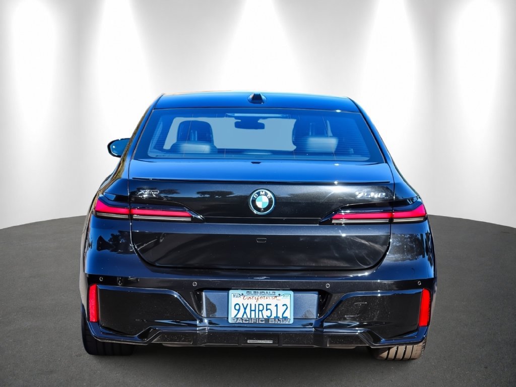 Used 2026 BMW 750e xDrive w/ Premium Package AWD/4WD image 5